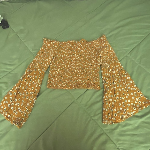 F21 cropped floral belle sleeve top - Picture 1 of 2